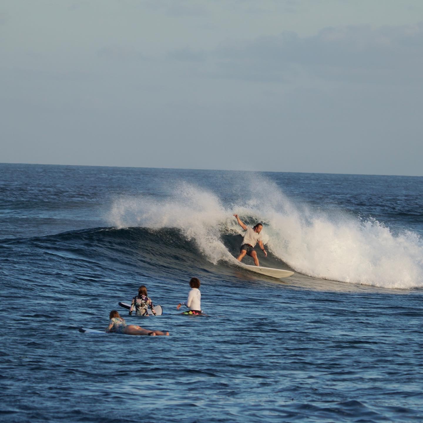 Siôn performing a surfing cutback on a breaking wave