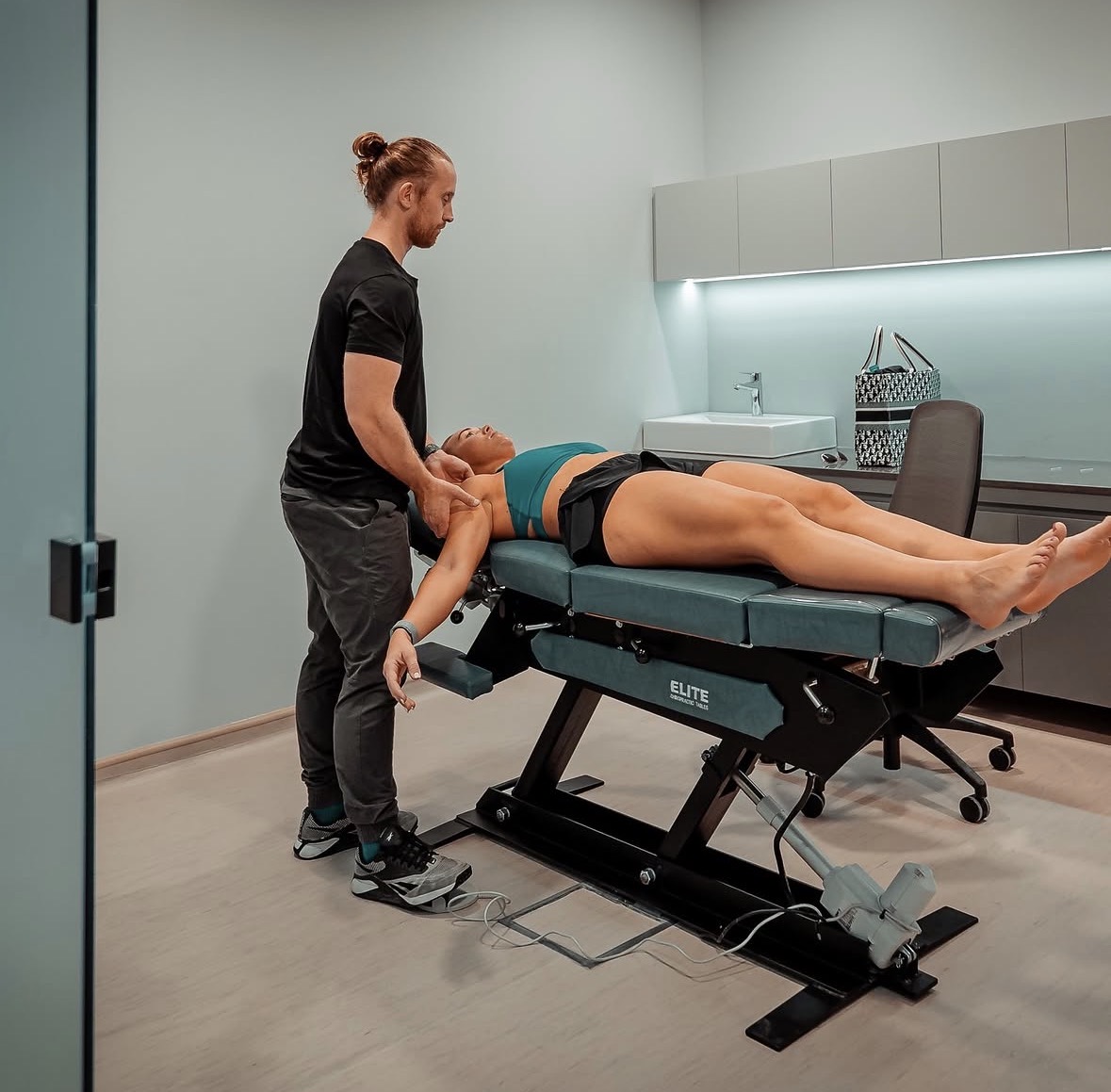 Siôn Jones providing shoulder treatment in clinic